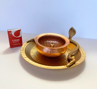 Schöne Lampe mit ISHA (Gehämmerte Lampe mit Schlange)