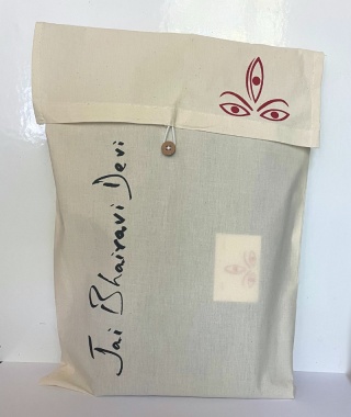 Mitternachtsgrün und Creme Geweihte Sari Baumwolle Devi LARGE Geweihte Sari Baumwolle Devi GROSS